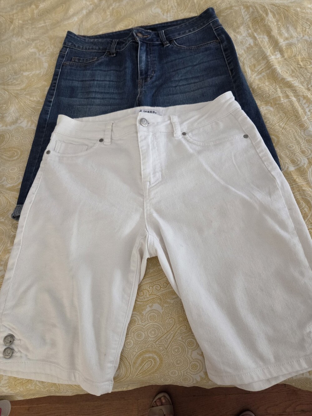 2 Pairs D.jeans Womens Long Bermuda Shorts Sz 6 White & Denim Blue Exc Cond $90